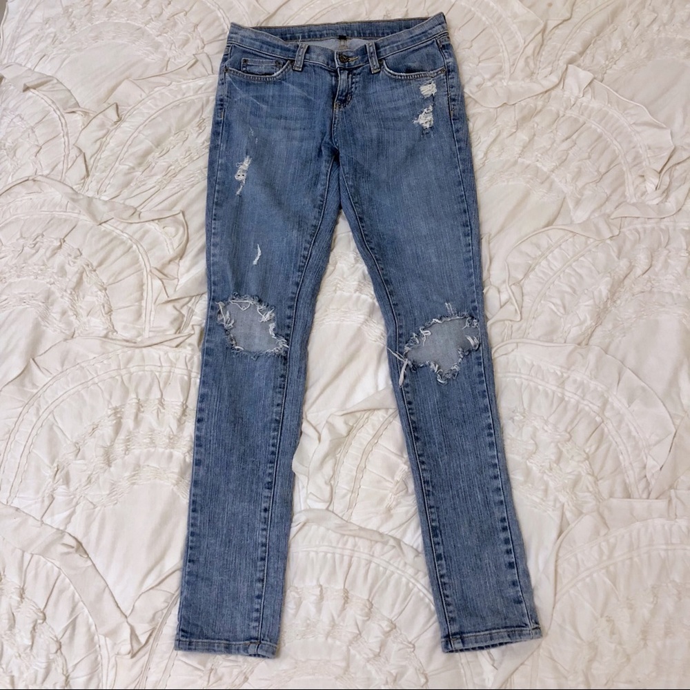 light wash ripped skinny jeans